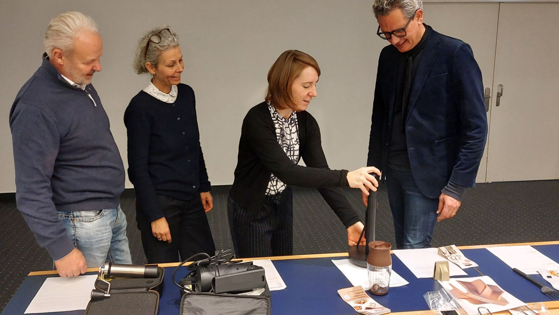 Testing the products for the special presentation Solutions at Ambiente 2024: Thomas Kastl, Director Ambiente Dining, Dorothe Klein, Director Content, Julia Uherek, Vice President Consumer Goods Fairs, and industrial designer Sebastian Bergne (f.l.). Photos: Messe Frankfurt.